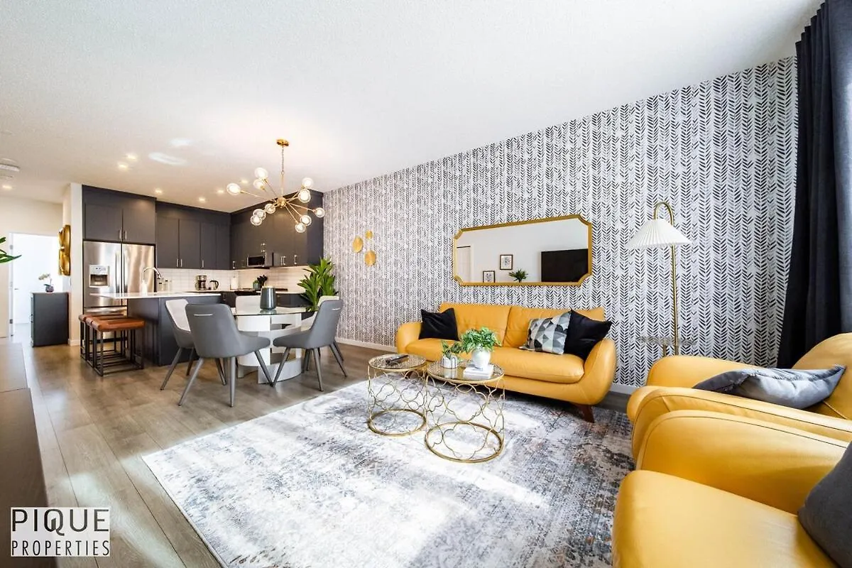 New-Luxury Retreat-Hot Tub-King Bed-Ac-Ev Charger Apartment Edmonton Canada