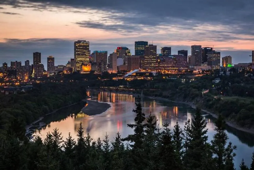 New-Luxury Retreat-Hot Tub-King Bed-Ac-Ev Charger Apartment Edmonton 0*,
