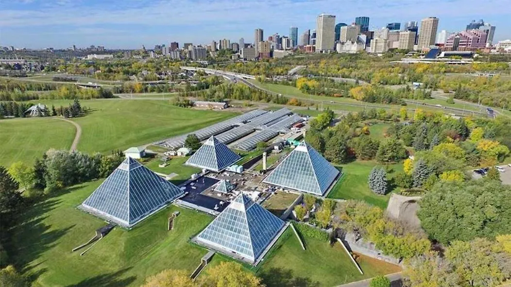 New-Luxury Retreat-Hot Tub-King Bed-Ac-Ev Charger Apartment Edmonton