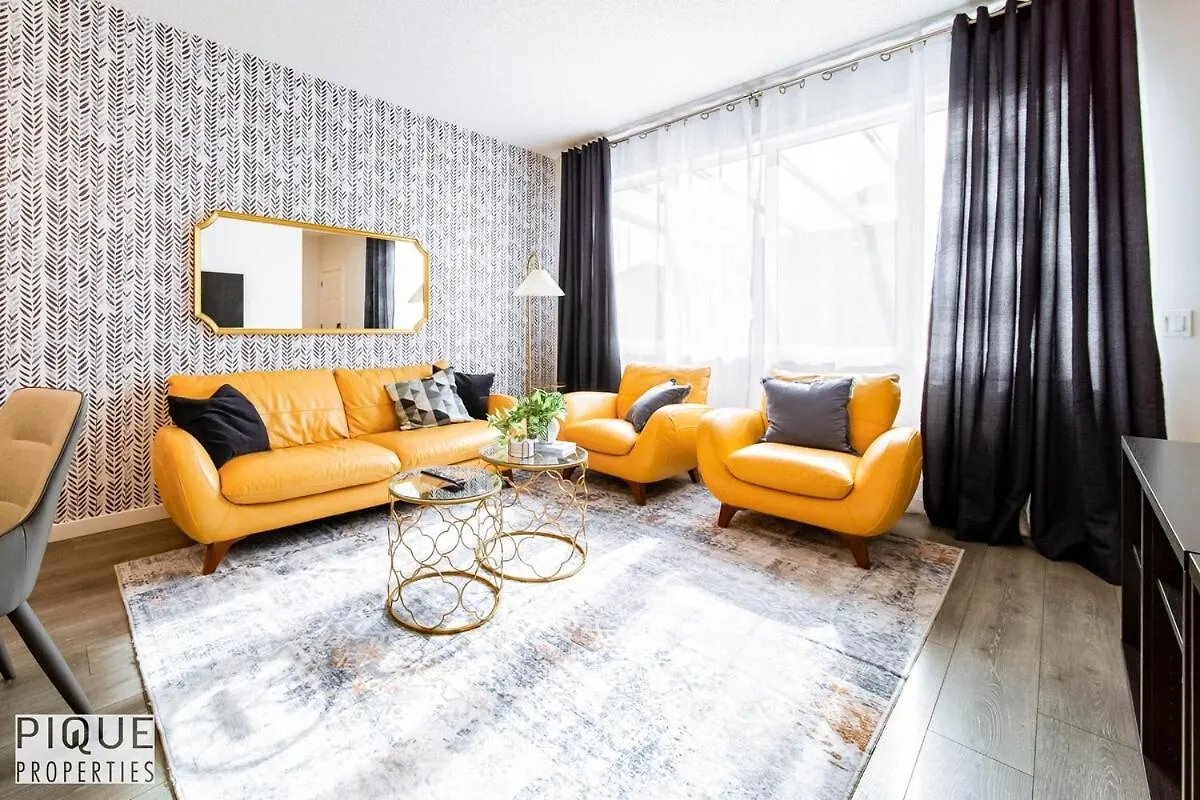 New-Luxury Retreat-Hot Tub-King Bed-Ac-Ev Charger Apartment Edmonton