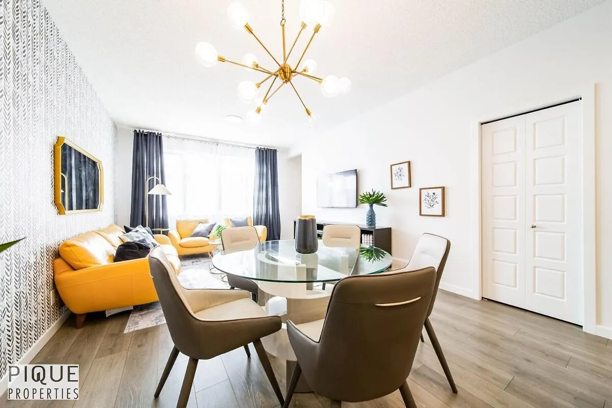 New-Luxury Retreat-Hot Tub-King Bed-Ac-Ev Charger Apartment Edmonton