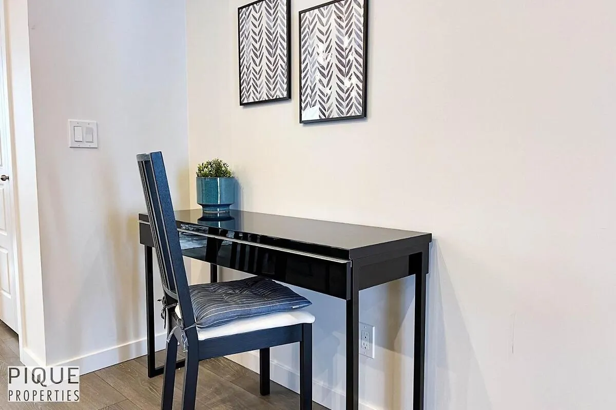 New-Luxury Retreat-Hot Tub-King Bed-Ac-Ev Charger Apartment Edmonton